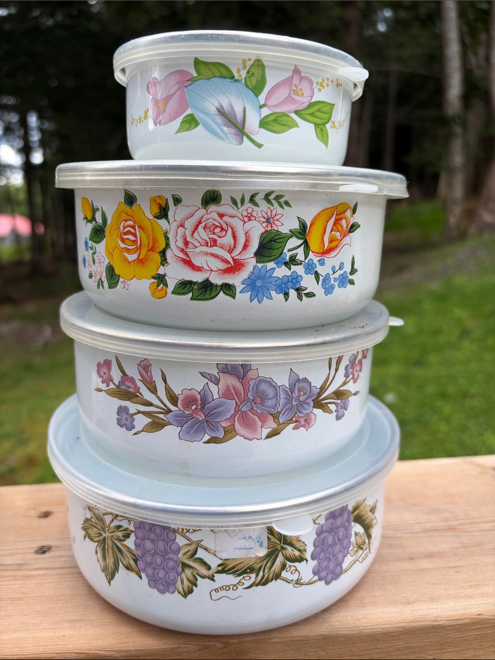 Vintage Enamel Nesting Bowls with Lids - Set of 4 Retro Floral Fruit Motif